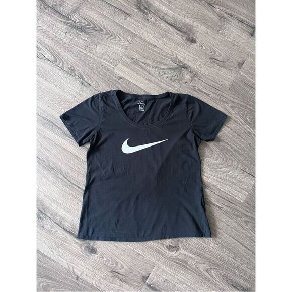 Nike Black Short Sleeve Dri Fit Athletic Cut Tee Women size Medium - Picture 1 of 4